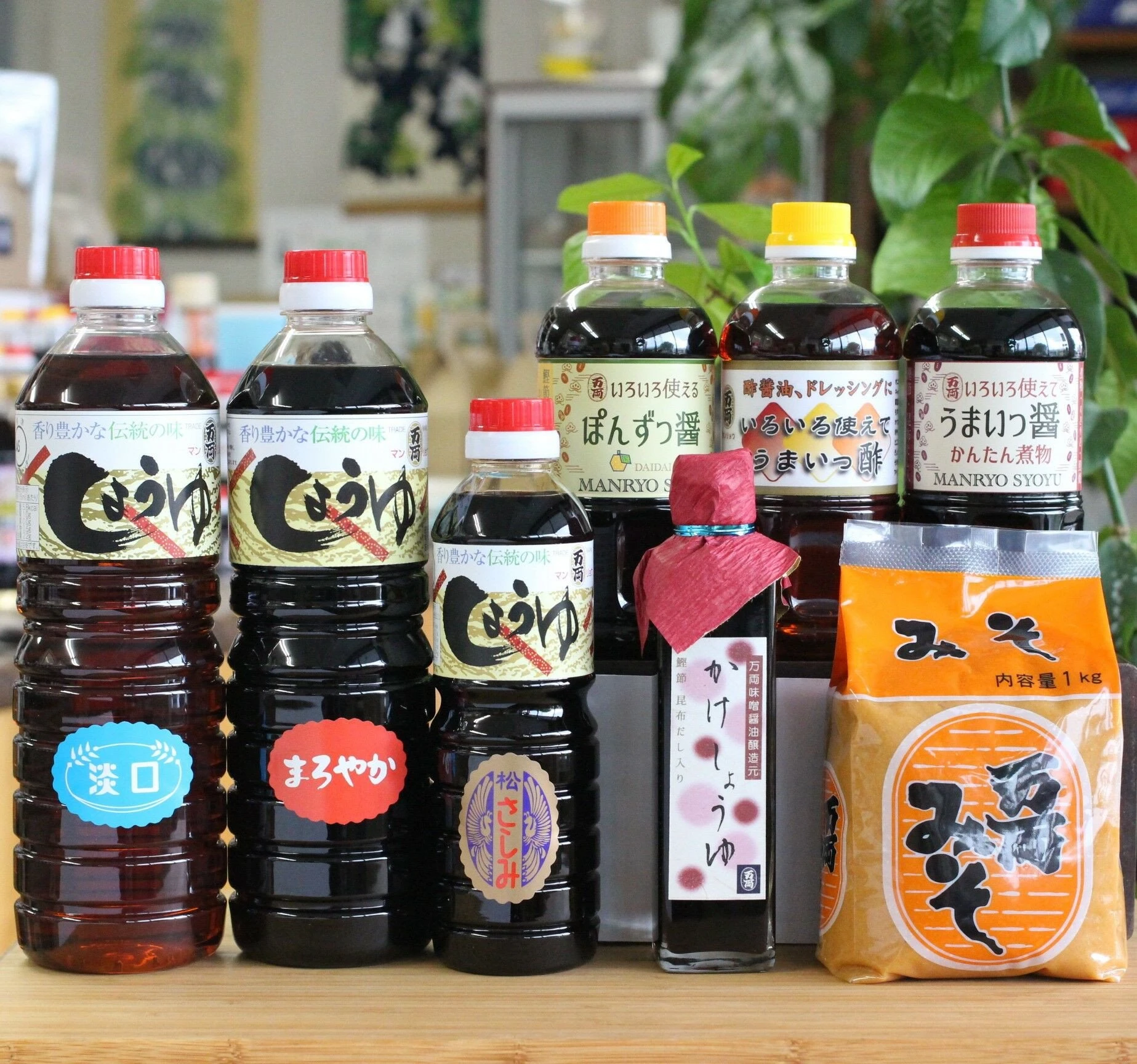【定期便セット】【全2回】九州醤油万両の特選調味料詰合せ（まろやか醤油・うすくち醤油・さしみ醤油・うまいっ酢・ぽんずっ醤・うまいっ醤・かけしょうゆ・しろ味噌）【万両味噌醤油醸造元】